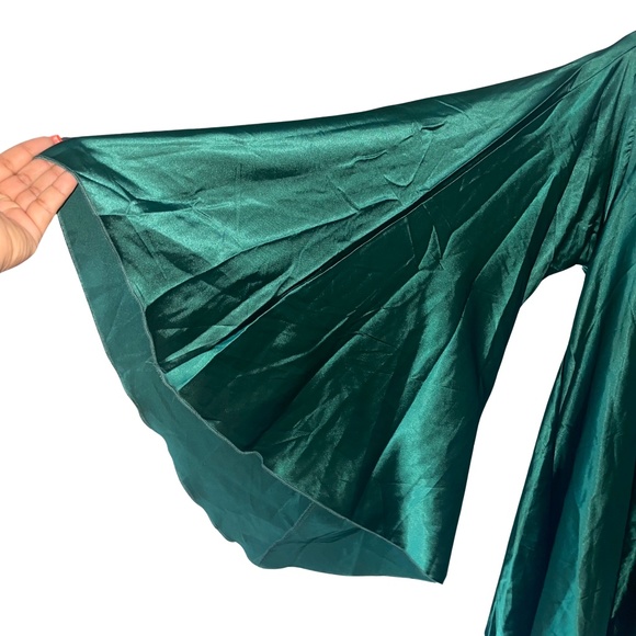 boohoo Satin Extreme Flared Sleeve Mini Party Dress Size 8 NWT - Picture 3 of 16